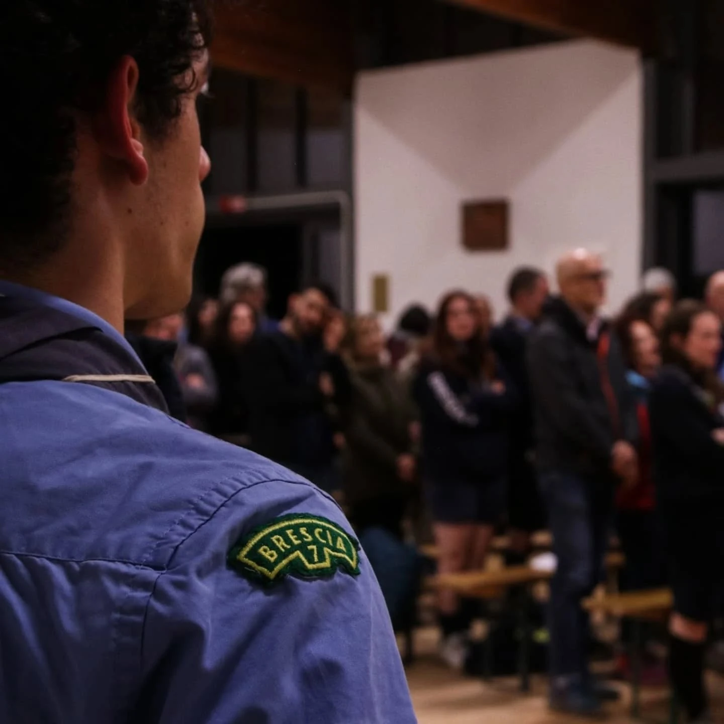 Il distintivo Brescia 7 durante un momento di comunità